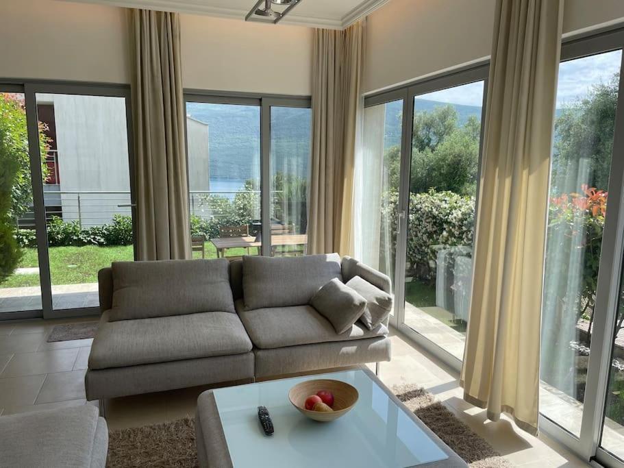 Acacia Hill Apartments ヘルツェグ・ノヴィ エクステリア 写真
